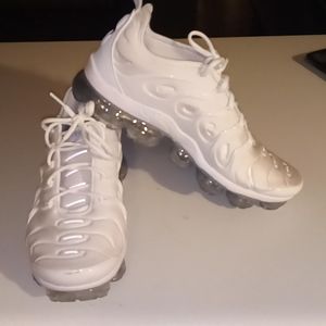 Nike vapormax plus white platinum